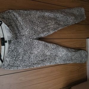BANANA REPUBLIC  PANTS BLACK AND WHITE PRINT SIZE 8